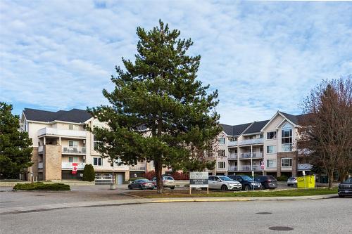 110-400 Sutton Crescent, Kelowna, BC - Outdoor With Balcony With Facade