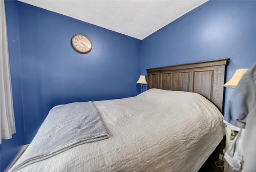 213 4Th Avenue, Cranbrook, BC - Indoor Photo Showing Bedroom