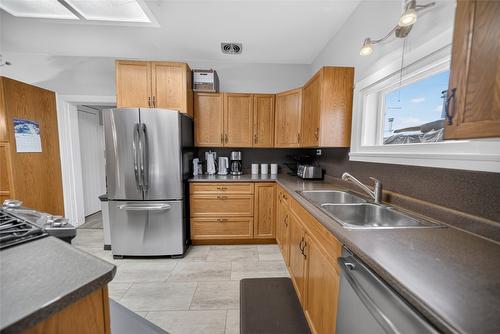213 4Th Avenue, Cranbrook, BC - Indoor Photo Showing Kitchen With Double Sink