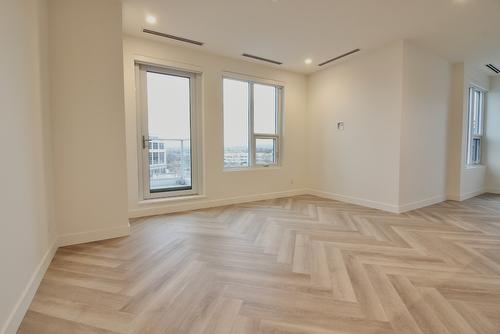 411-3340 Lakeshore Road, Kelowna, BC - Indoor Photo Showing Other Room