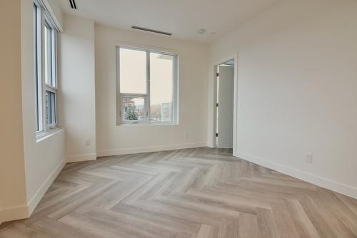 411-3340 Lakeshore Road, Kelowna, BC - Indoor Photo Showing Other Room