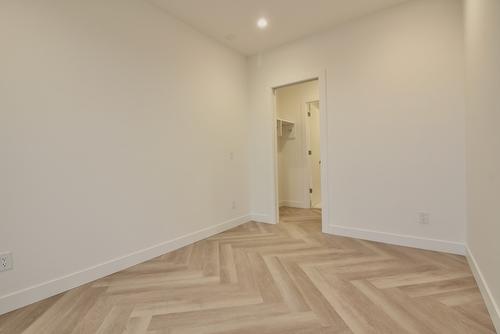 411-3340 Lakeshore Road, Kelowna, BC - Indoor Photo Showing Other Room