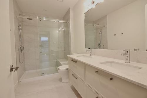 411-3340 Lakeshore Road, Kelowna, BC - Indoor Photo Showing Bathroom