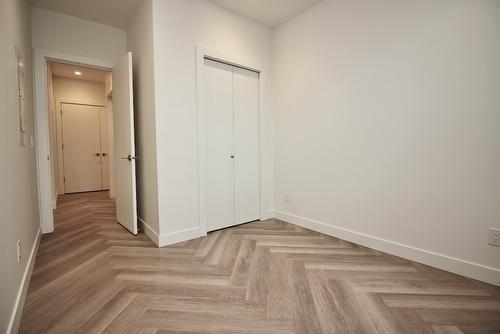 411-3340 Lakeshore Road, Kelowna, BC - Indoor Photo Showing Other Room