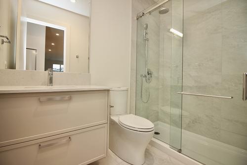 411-3340 Lakeshore Road, Kelowna, BC - Indoor Photo Showing Bathroom