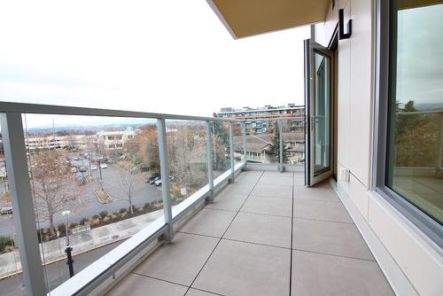 411-3340 Lakeshore Road, Kelowna, BC - Outdoor With View With Exterior