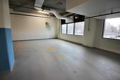 411-3340 Lakeshore Road, Kelowna, BC - Indoor Photo Showing Other Room