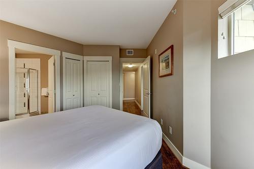 424-4205 Gellatly Road, West Kelowna, BC - Indoor Photo Showing Bedroom
