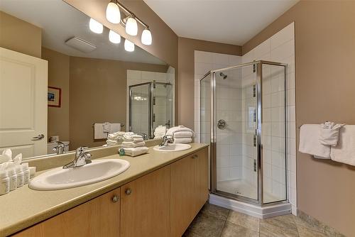 424-4205 Gellatly Road, West Kelowna, BC - Indoor Photo Showing Bathroom