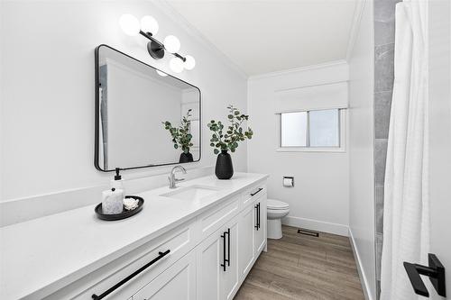 2757 Paula Road, West Kelowna, BC - Indoor Photo Showing Bathroom