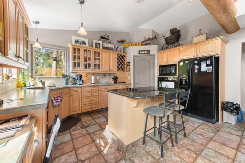 11190 3A Highway, Sanca, BC - Indoor Photo Showing Kitchen