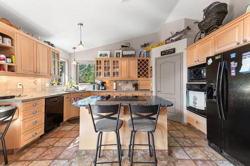 11190 3A Highway, Sanca, BC - Indoor Photo Showing Kitchen