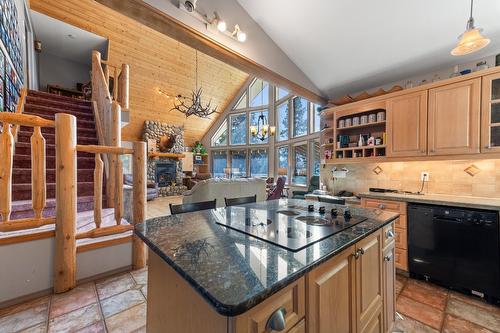 11190 3A Highway, Sanca, BC - Indoor Photo Showing Kitchen