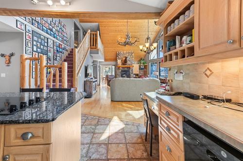 11190 3A Highway, Sanca, BC - Indoor Photo Showing Kitchen