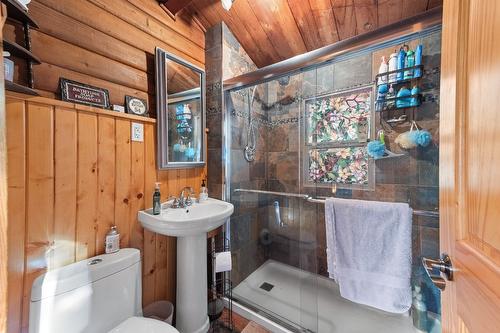 11190 3A Highway, Sanca, BC - Indoor Photo Showing Bathroom