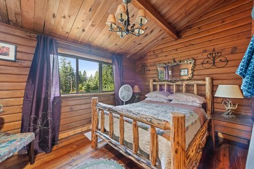 11190 3A Highway, Sanca, BC - Indoor Photo Showing Bedroom