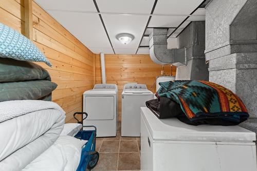 11190 3A Highway, Sanca, BC - Indoor Photo Showing Laundry Room
