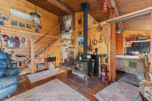 11190 3A Highway, Sanca, BC - Indoor With Fireplace