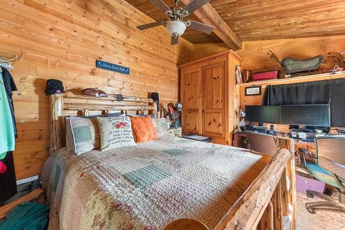 11190 3A Highway, Sanca, BC - Indoor Photo Showing Bedroom
