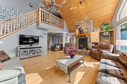 11190 3A Highway, Sanca, BC - Indoor Photo Showing Living Room With Fireplace