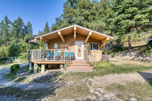 11190 3A Highway, Sanca, BC - Outdoor With Deck Patio Veranda