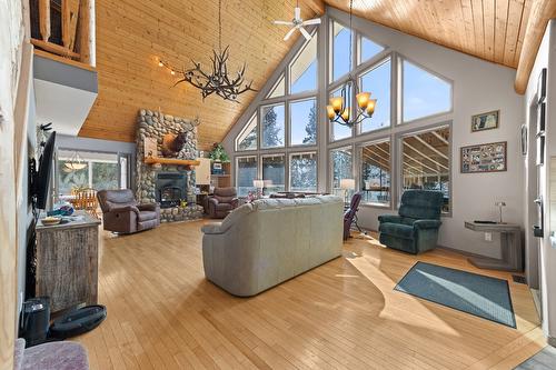 11190 3A Highway, Sanca, BC - Indoor With Fireplace