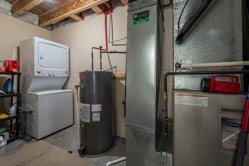 2-1900 Hugh Allan Drive, Kamloops, BC - Indoor Photo Showing Laundry Room