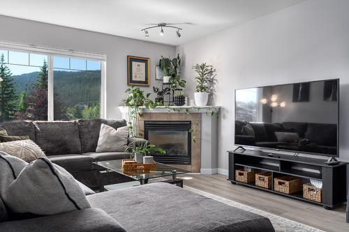 2-1900 Hugh Allan Drive, Kamloops, BC - Indoor Photo Showing Living Room With Fireplace