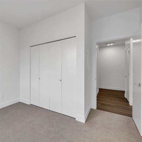 502C-3642 Mission Springs Drive, Kelowna, BC - Indoor Photo Showing Other Room