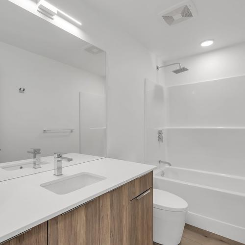 502C-3642 Mission Springs Drive, Kelowna, BC - Indoor Photo Showing Bathroom