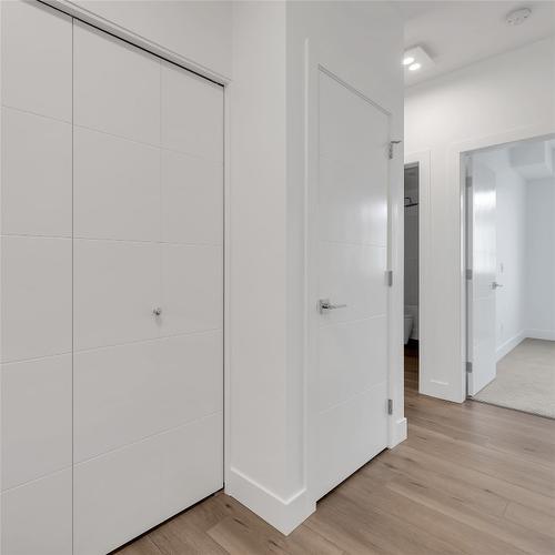 502C-3642 Mission Springs Drive, Kelowna, BC - Indoor Photo Showing Other Room