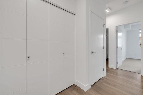 502C-3642 Mission Springs Drive, Kelowna, BC - Indoor Photo Showing Other Room