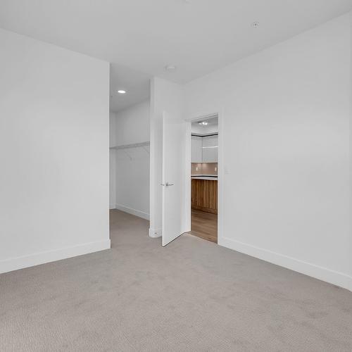 502C-3642 Mission Springs Drive, Kelowna, BC - Indoor Photo Showing Other Room