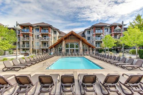334-1099 Sunset Drive, Kelowna, BC - Outdoor With In Ground Pool