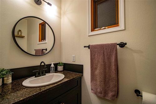 2611 Evergreen Drive, Penticton, BC - Indoor Photo Showing Bathroom