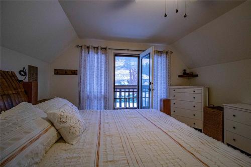 2611 Evergreen Drive, Penticton, BC - Indoor Photo Showing Bedroom