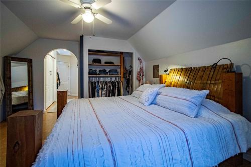 2611 Evergreen Drive, Penticton, BC - Indoor Photo Showing Bedroom