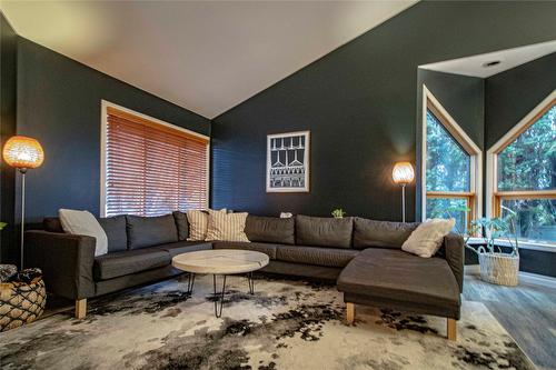 2611 Evergreen Drive, Penticton, BC - Indoor Photo Showing Living Room