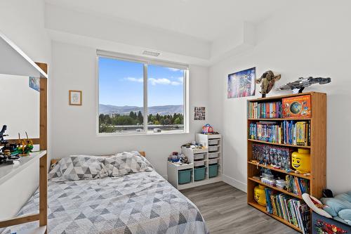405-3634 Mission Springs Drive, Kelowna, BC - Indoor Photo Showing Bedroom