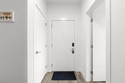 405-3634 Mission Springs Drive, Kelowna, BC - Indoor Photo Showing Other Room