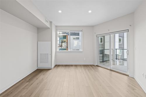 406-3638 Mission Springs Drive, Kelowna, BC - Indoor Photo Showing Other Room