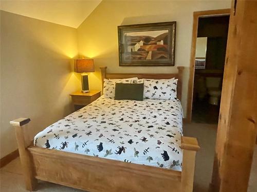 210-300 Stemwinder Drive, Kimberley, BC - Indoor Photo Showing Bedroom