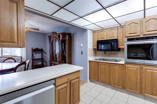 314-2110 Hoy Street, Kelowna, BC - Indoor Photo Showing Kitchen