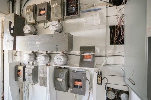 2758 Anderson Ave, Port Alberni, BC - Indoor Photo Showing Laundry Room