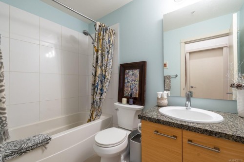 110-38 Front St, Nanaimo, BC - Indoor Photo Showing Bathroom