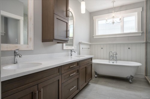 672 Lowry'S Rd, Parksville, BC 