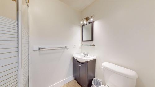 203 8Th Street, Cranbrook, BC - Indoor Photo Showing Bathroom