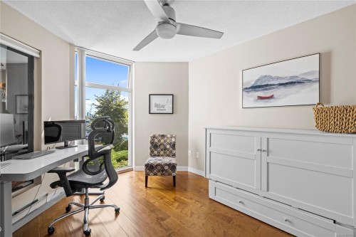 206-158 Promenade Dr, Nanaimo, BC - Indoor Photo Showing Office
