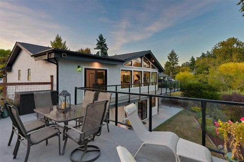 8 Woodville Pl, View Royal, BC 