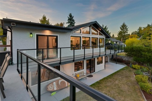 8 Woodville Pl, View Royal, BC 